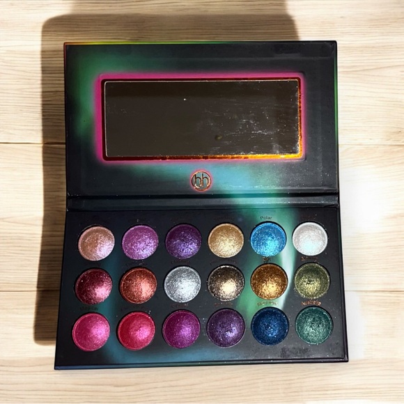 RARE! BH Cosmetics Aurora Lights 18 Color Baked Eyeshadow Palette Discontinued - Picture 1 of 6